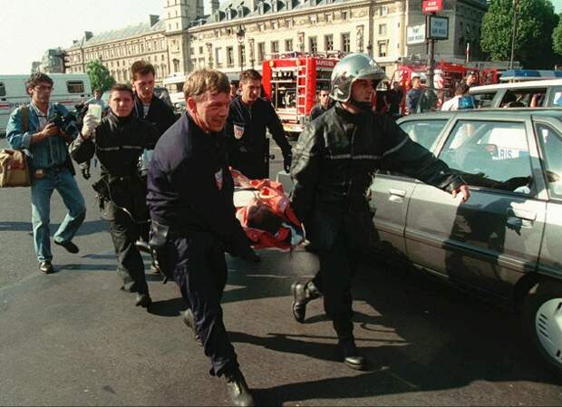 Последствия взрыва на станции электропоездов RER "Сен-Мишель", 25 июля 1995 года