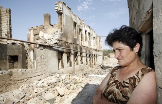 В одном из разрушенных районов Цхинвали, 2008 год