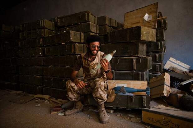 Ливийский боевик в Триполи
