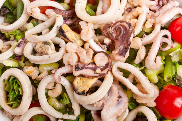 Картинки по запросу 14 простых и очень вкусных салатов с кальмарами