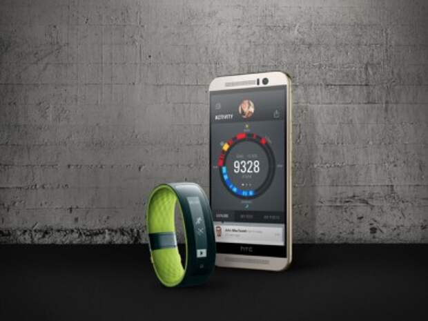 HTC Grip - водонепроницаемый фитнес-браслет с сильной социальной составляющей