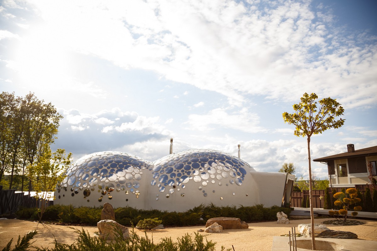 Необычный дом-пузырь Baan Bubble House в Украине