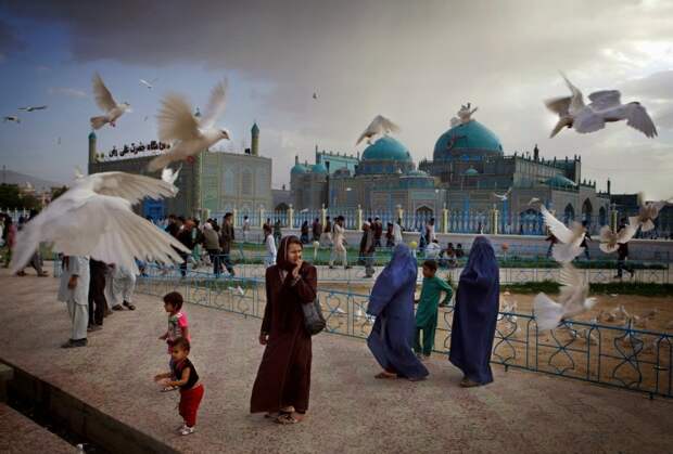 Святыня Хазрат Али считается символом города и даже всей провинции. Фото:islamicfinder