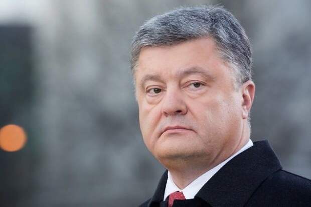 Порошенко списал коррупционные скандалы на Украине на «информационную войну»