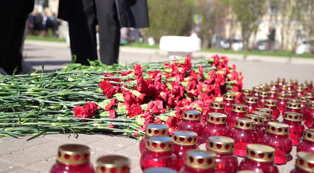 У бывшего здания посольства Украины в Москве почтили память погибших в Одессе