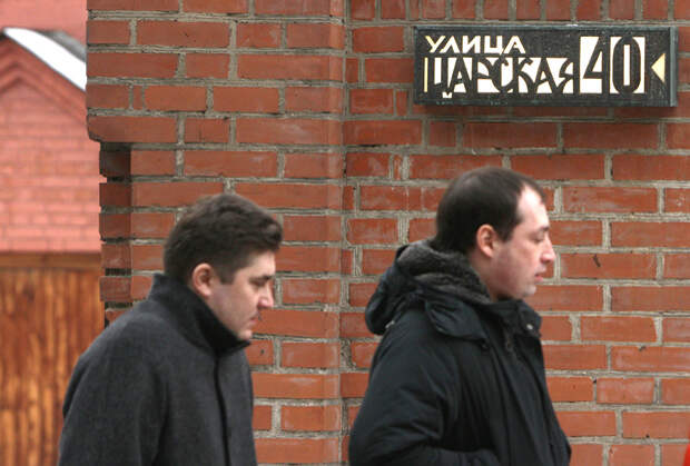 Табличка на здании храма святителя Митрофана Воронежского на улице 2-я Хуторская в Москве, установленная протоиереем Димитрием (Смирновым)