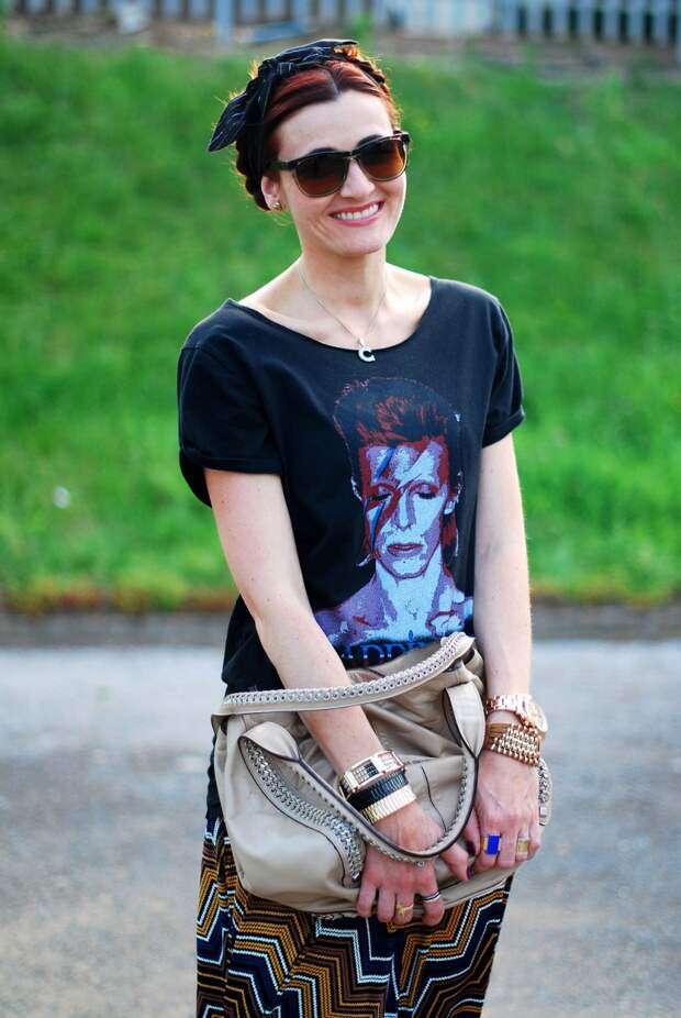 4 Ways to Wear a David Bowie t-shirt | With a chevron midi