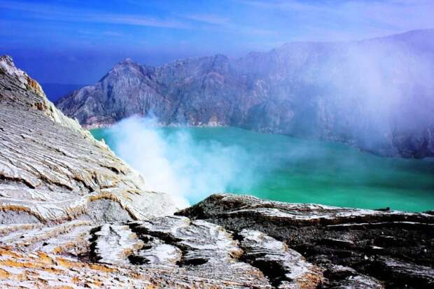 24. Действующий вулкан Иджен и вулканическое озеро индонезия, красота, природа, фото