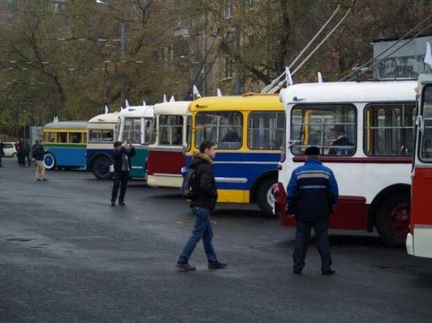 82 года Московскому троллейбусу. Фоторепортаж