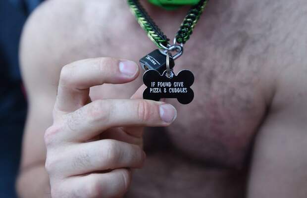 Субкультура Pup play в Сан-Франциско, участники которой ведут себя как собаки