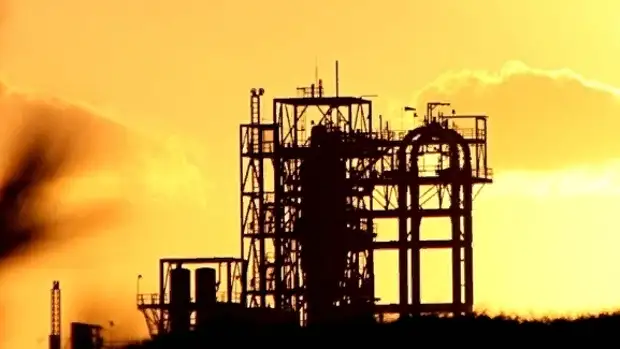 В США подсчитали в аналитической компании Rystad Energy, что к лету цена на нефть будет 240 долларов за баррель