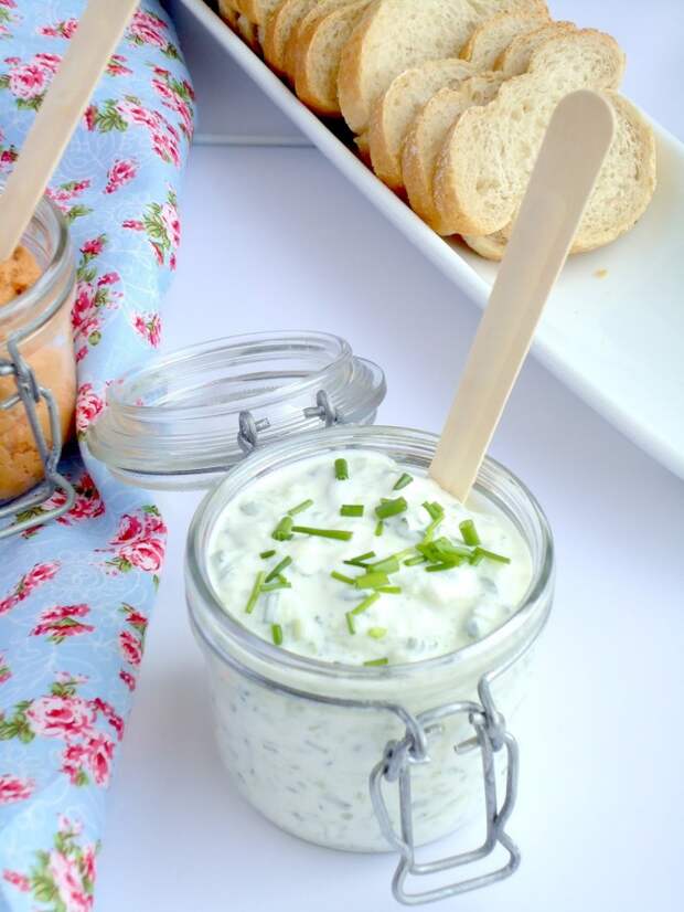 frisse-griekse-tzatziki-met-bieslook-1429794089k4ng8-700x933