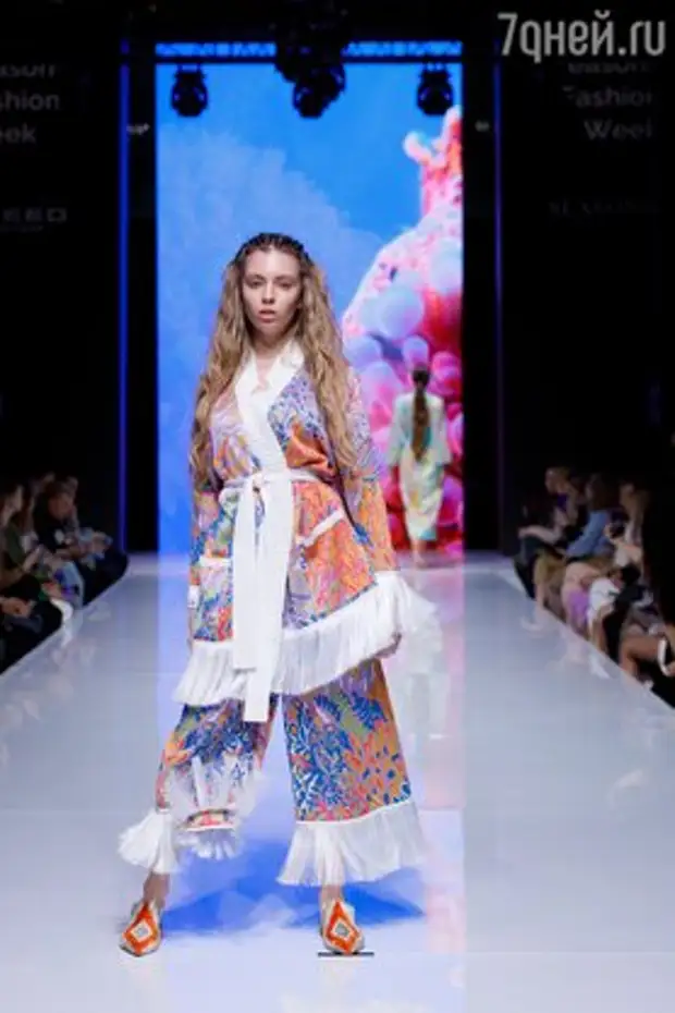 Маша Цигаль представила 30 модных образов, скроенных из ее собственной одежды и вещей близких друзей