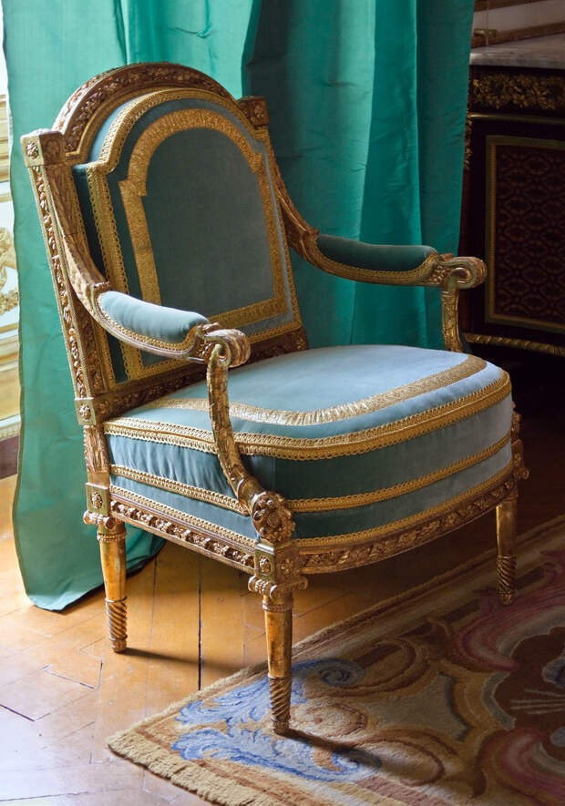 Fauteuil par Georges Jacob - Cabinet dore de la Reine - chateau de Versailles