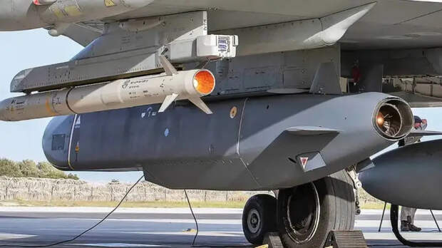 Киев просит у Европы одну тысячу дальнобойных ракет для ударов по Москве