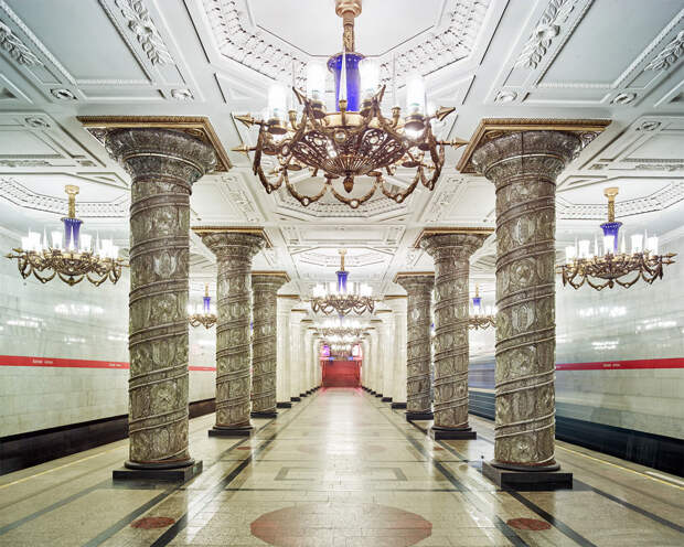 Потрясающей красоты столичные станции метро