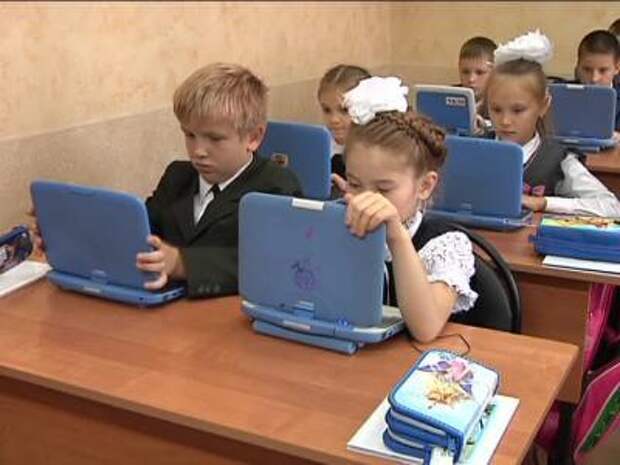 Учебники обсуждение. В школах Башкирии учатся через планшеты. Российские школы перешли на электронные учебники.
