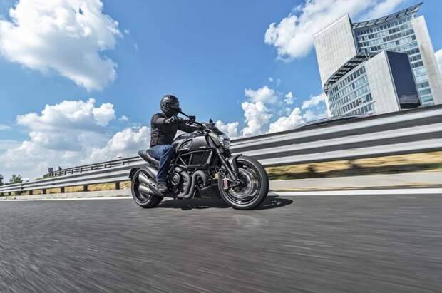 Первый взгляд на Ducati Diavel Carbon