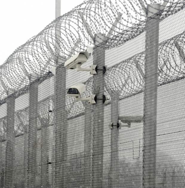 Латвия отгородится от России трехметровым забором Латвия отгородится от России трехметровым забором