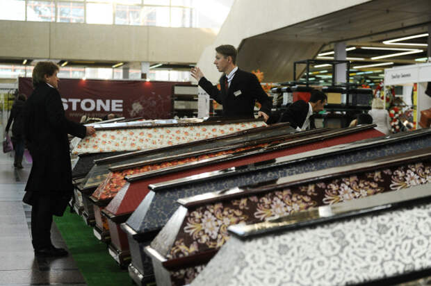 Выставка похоронной моды в Москве (50 фото)