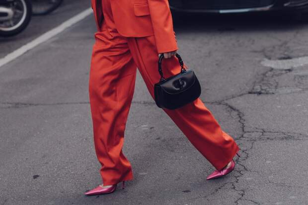 Россиянам назвали самые подходящие оттенки в одежде для встречи Нового года