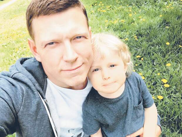 В отношениях с актрисой Анной Бегуновой у Сергея родился сын Федор. Сейчас мальчику два года В отношениях с актрисой Анной Бегуновой у Сергея родился сын Федор. Сейчас мальчику два года