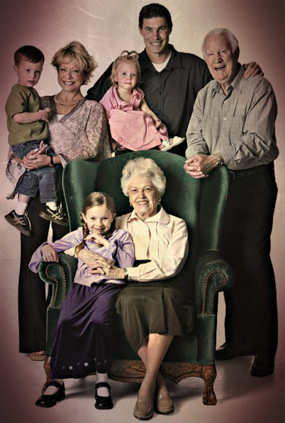 5 поколений мужчин. Семья поколения. Несколько поколений. Несколько поколений женщин. Фотосессия три поколения.