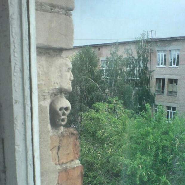 В окно лучше не выглядывать бывает же, неудача, облом