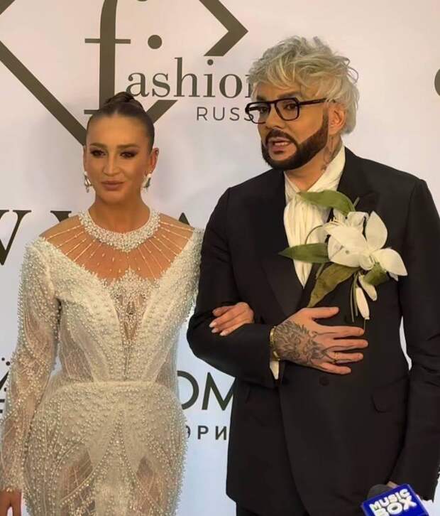 «Жених и невеста»: Киркоров и Бузова переполошили гостей светского раута