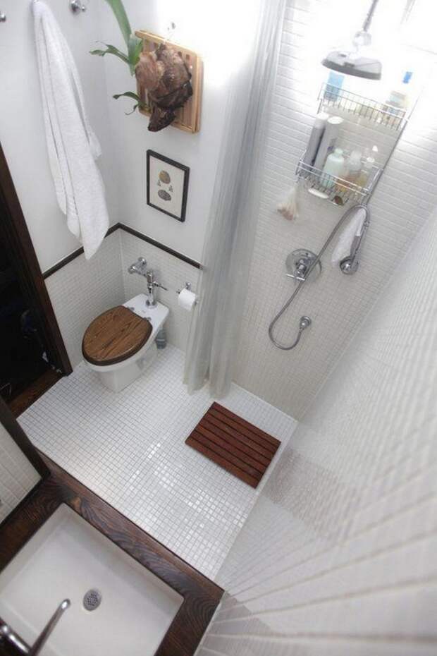2. Во многих квартирах уже перестали устанавливать душ или пластиковую ванну - сейчас модно делать все максимально просто интерьер, маленькая ванная, ремонт в квартире, фото