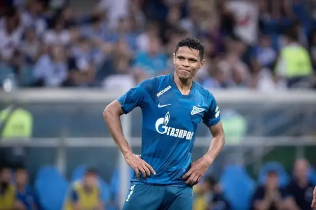 Игрок «Зенита» Сантос может перейти в «Барселону»