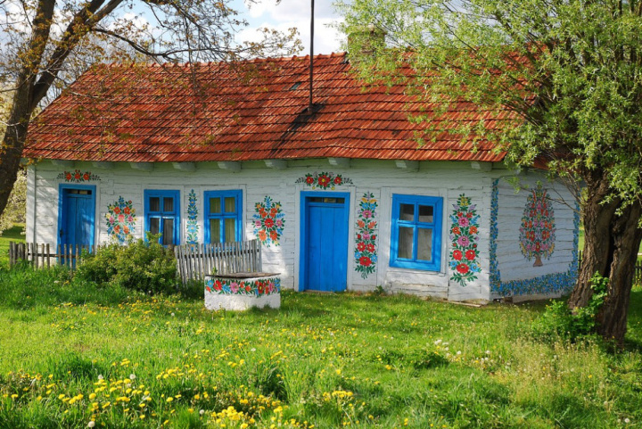 расписные дома в польской деревне