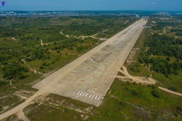 Сегодня мы расскажем про бывший японский военный аэродром "Отомари", построенный на острове Сахалин во времена, когда Япония владела южной частью острова, организовав на ней префектуру Карафуто.