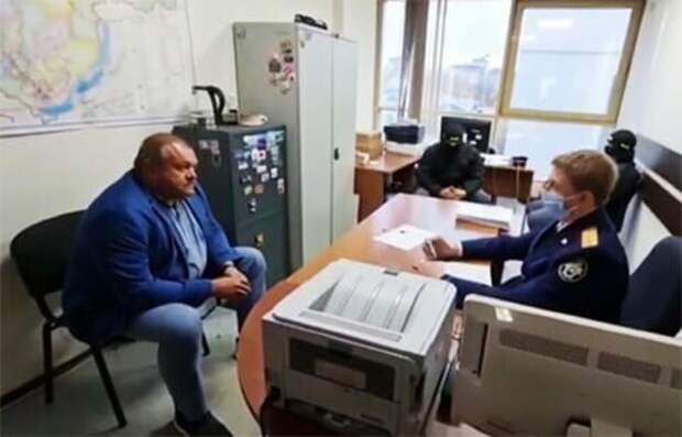 Добытое нечестным путём содержимое "Золотого чемоданчика" попало на видео Добытое нечестным путём содержимое "Золотого чемоданчика" попало на видео