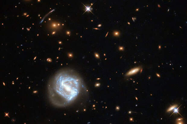 arXiv: открыто почти идеальное кольцо галактик диаметром в 1,3 млрд световых лет