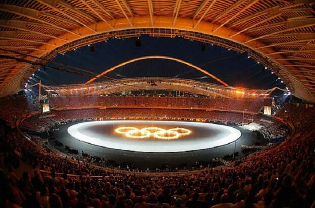 Так проходило грандиозное открытие летних Олимпийских игр в 2004 году на главной арене Афин.