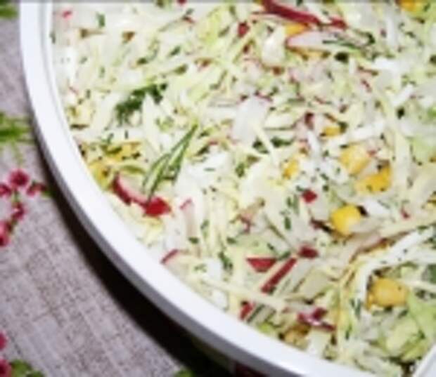 Салат "Весенний" с молодой капустой и кальмаром