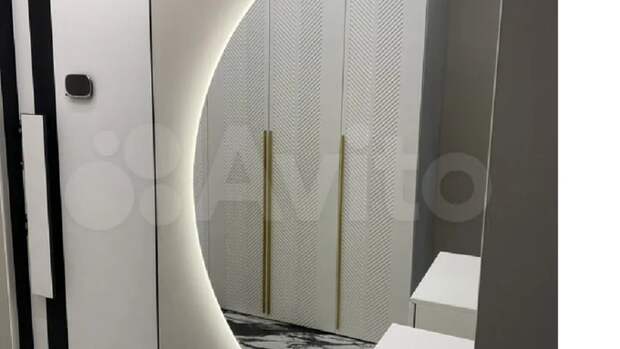 В Барнауле выставили на продажу квартиру с зеркальным дизайном за 10,5 млн рублей