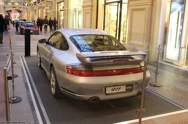 Выставка автомобилей Porsche в Московском ГУМе (15 фото)
