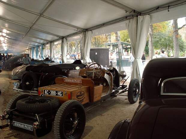 Флюиды от Bugatti (19 фото)