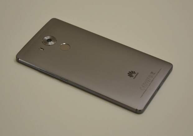 Huawei Mate 8: вид сзади