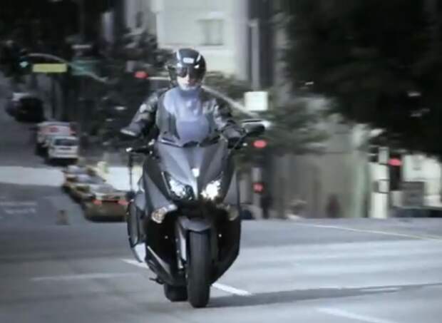 Yamaha T-Max 530: красиво едет.