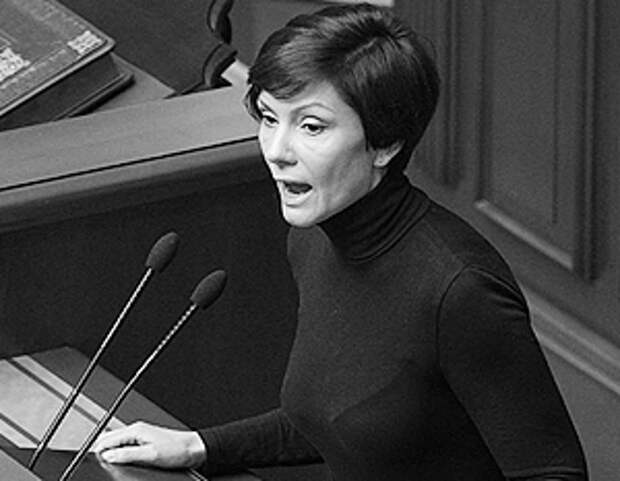 От женщины-депутата потребовали «встать на колени перед украинской армией» От женщины-депутата потребовали «встать на колени перед украинской армией»