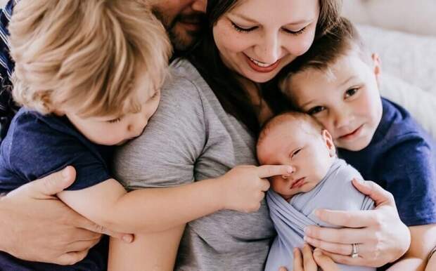 В Адыгее в 2025 году более 400 многодетных семей получили единовременную выплату при рождении третьего или последующего ребенка