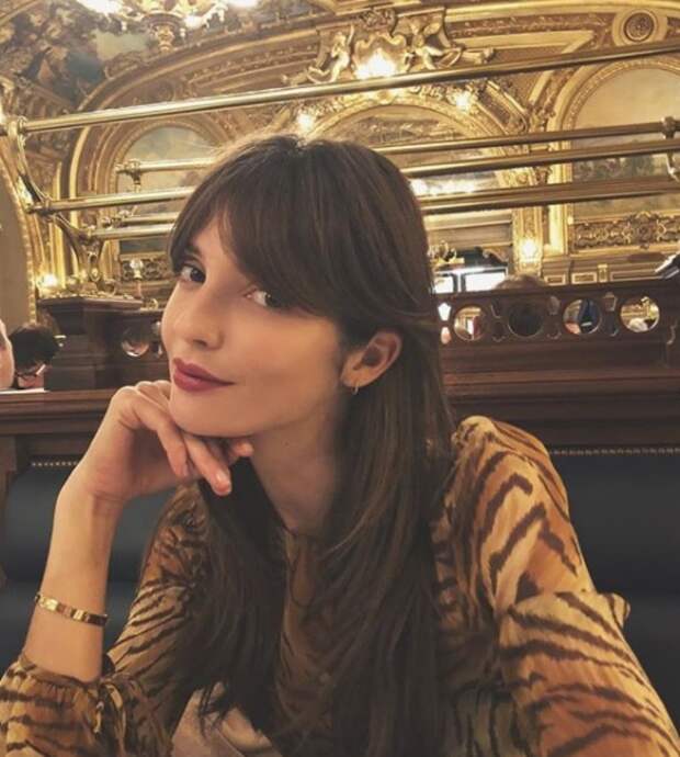 На фестивале в Каннах появилась внучка Жан-Поля Бельмондо, 31-летняя Аннабель. Как она выглядит