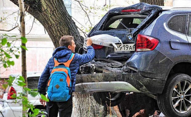 Во Владивостоке новый BMW X1 оказался на помойке