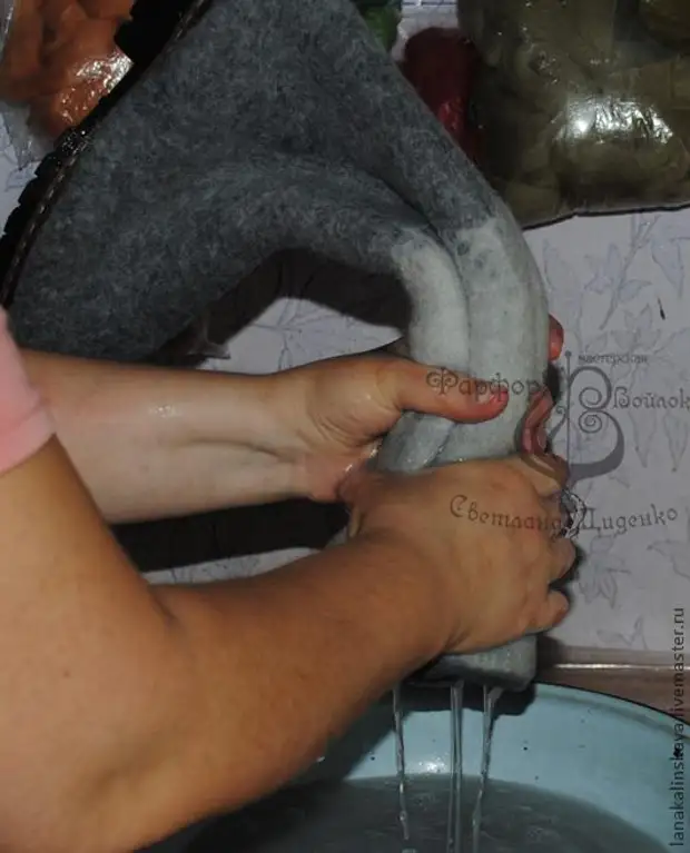 стирка валенка. можно ли стирать валенки в машине. стирка валенка. тазик для валенок. валенки после стирки в машинке автомат.