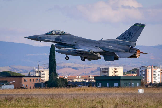 Чем Россия ответит на поставки F-16? Секретное оружие возвращается: "24 самолёта за пять дней"