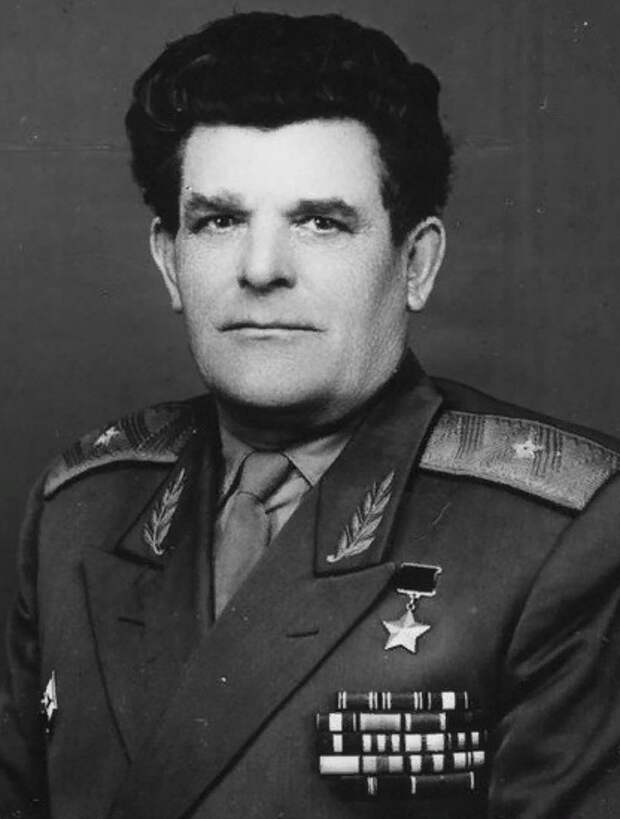 генерал-майор И.Н.Мошляк (1907-1981), Фото из открытого доступа