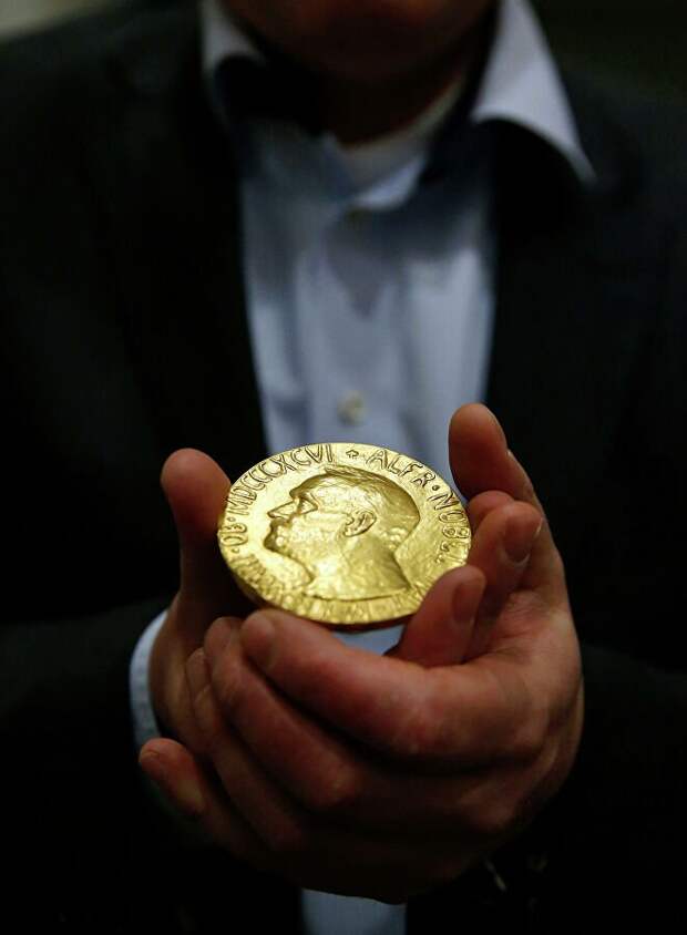 «Нобелевская давно себя дискредитировала»: мнение экспертов о премии